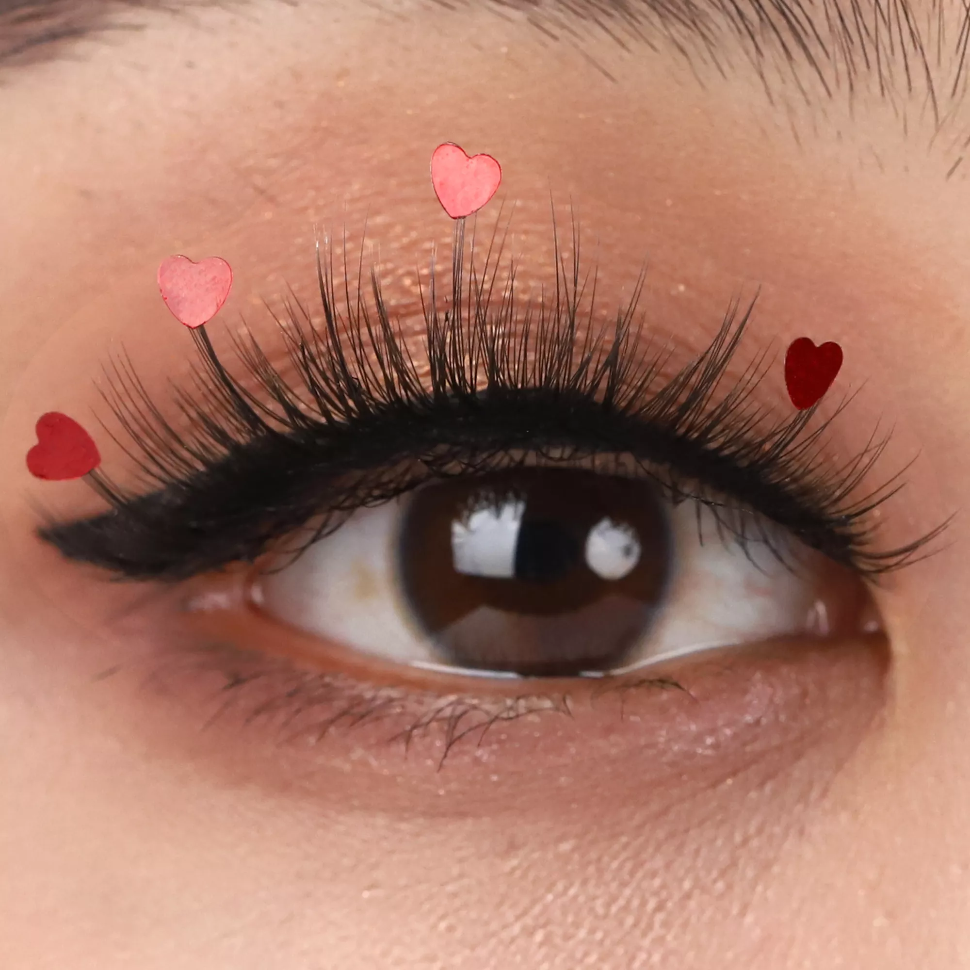 Ang kasaysayan ng faux eyelashes na maaaring alam mo