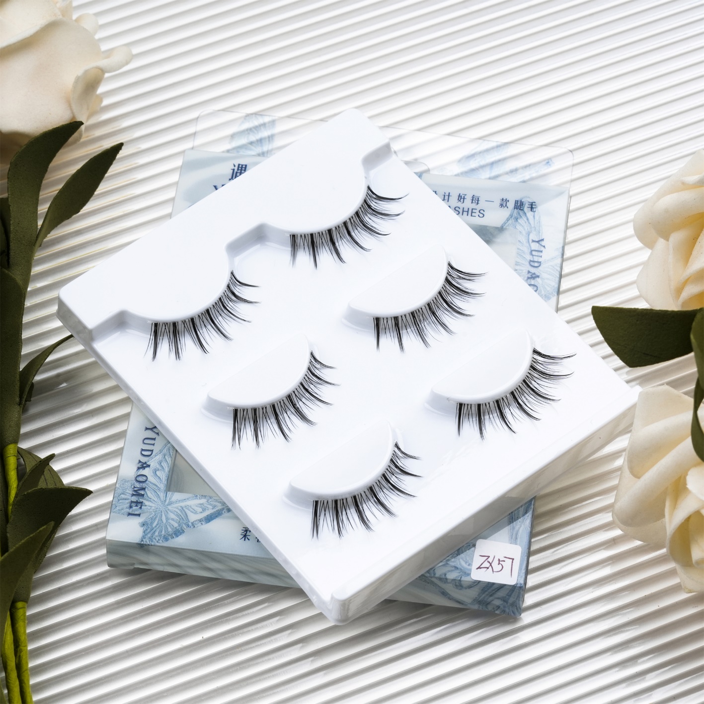 Ang maling industriya ng eyelash: Pagtaas ng kagandahan na may mga premium na lashes